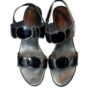 MUNRO AMERICAN 8M Solar Black Patent Leather Slingback Block Rubber Heel Sandals
